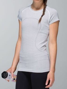 Lululemon Run: Swiftly Tech Short Sleeve Top Stripes Size 6 Fits Medium